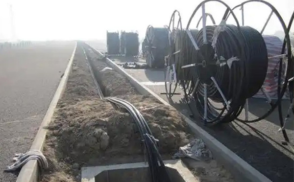 现代通信网络建设指南:西和光缆施工全流程技术解析与质量控制 现代通信网络建设指南:西和光缆施工全流程技术解析与质量控制